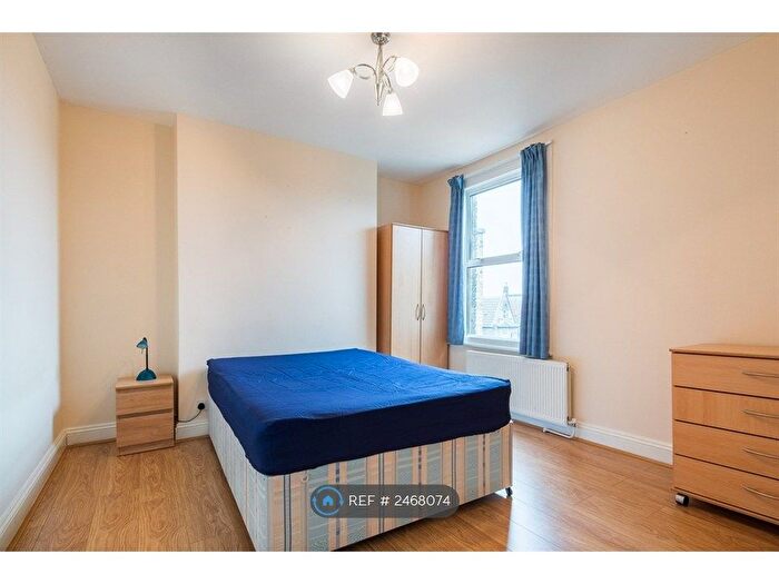 2 Bedroom Maisonette To Rent In Bedford Hill, London, SW12