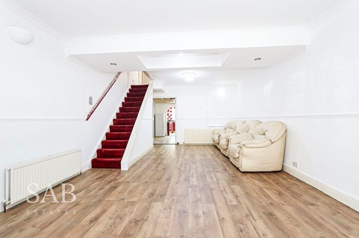 3 Bedroom End Of Terrace House To Rent In Queens Road, Southall, UB2