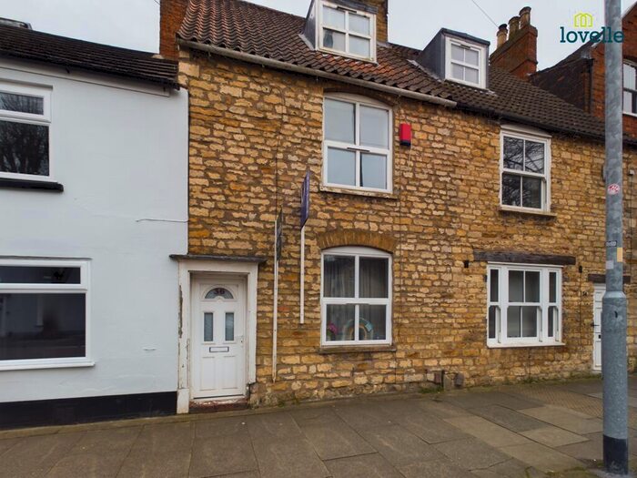 4 Bedroom Semi-Detached House To Rent In Newport, Lincoln, LN1