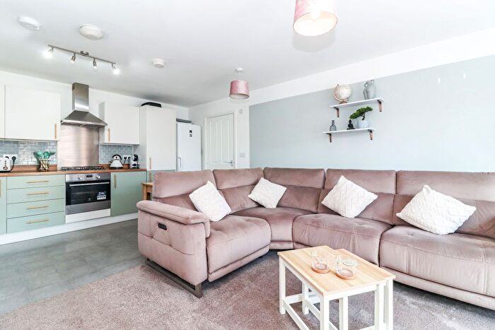 2 Bedroom Flat For Sale In Trinity Circle, High Wycombe, HP11