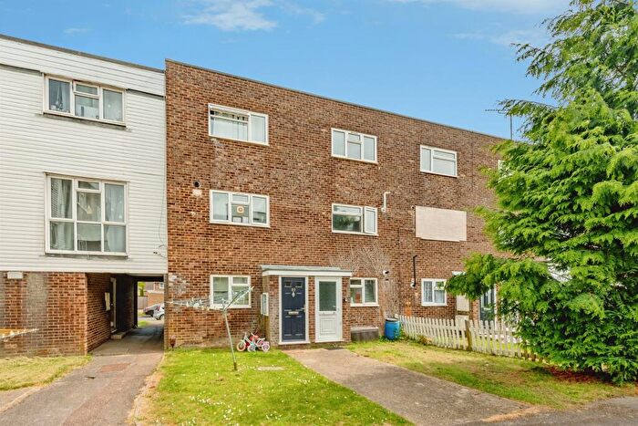 2 Bedroom Maisonette For Sale In Wakehams Green Drive, Crawley, RH10