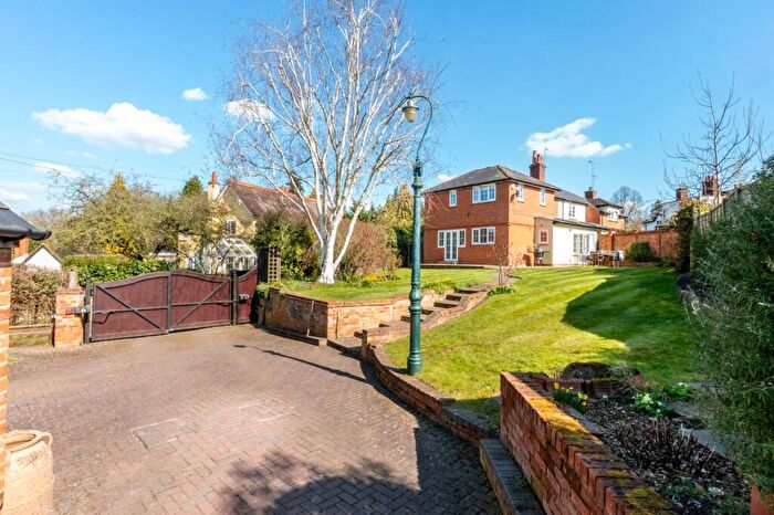 3 Bedroom Semi Detached House For Sale In School Lane, Cookham Dean, Maidenhead, SL6