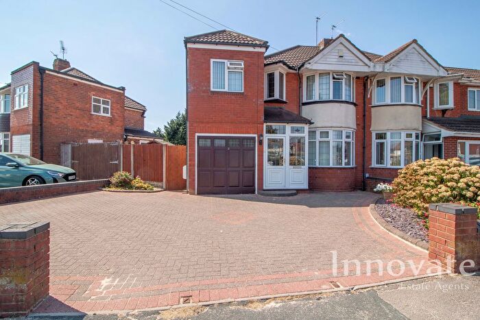 3 Bedroom Semi Detached House For Sale In Bleakhouse Road, Oldbury, B68