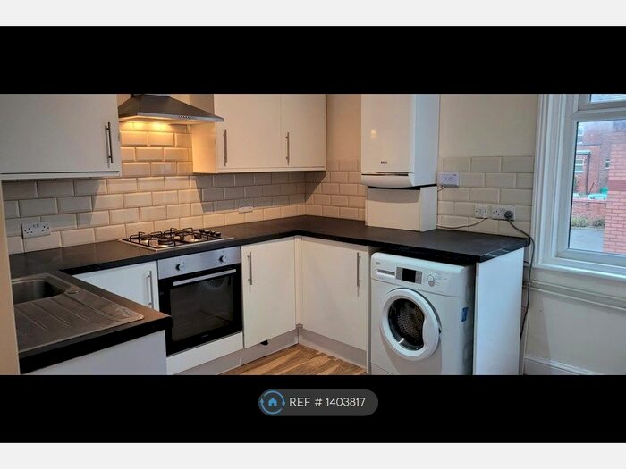 3 Bedroom Flat To Rent In Albert Road, Manchester, M19
