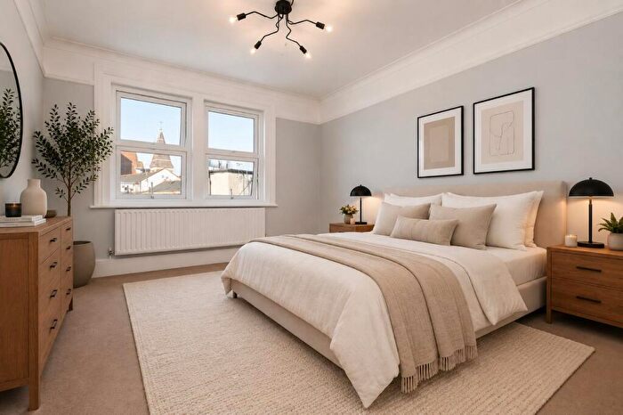 3 Bedroom Flat To Rent In Richmond Hill, Bournemouth, BH2