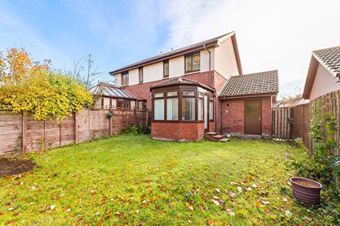 3 Bedroom Semi-detached House For Sale In Kaims Brae, Livingston Village, EH54