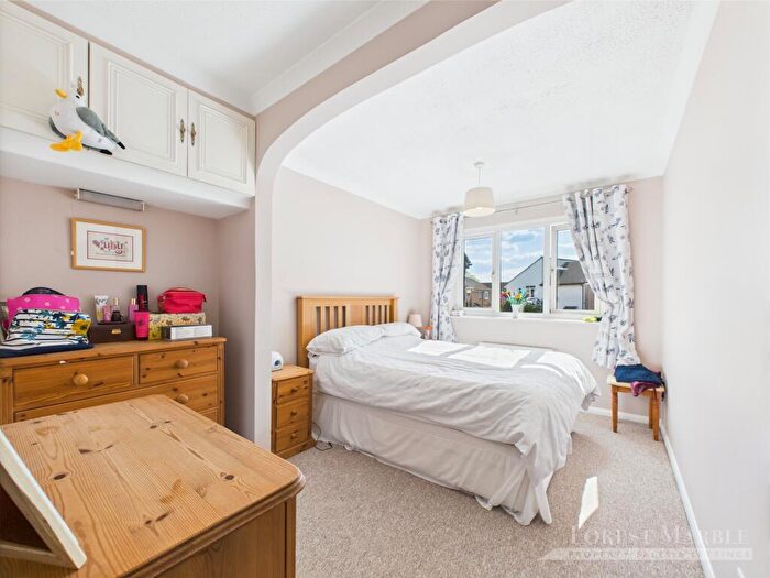 4 Bedroom Detached House For Sale In Beaconsfield Way, Frome, BA11