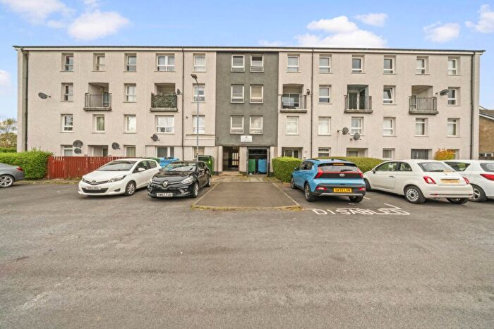 3 Bedroom Flat To Rent In Forth Place, Corseford, PA5