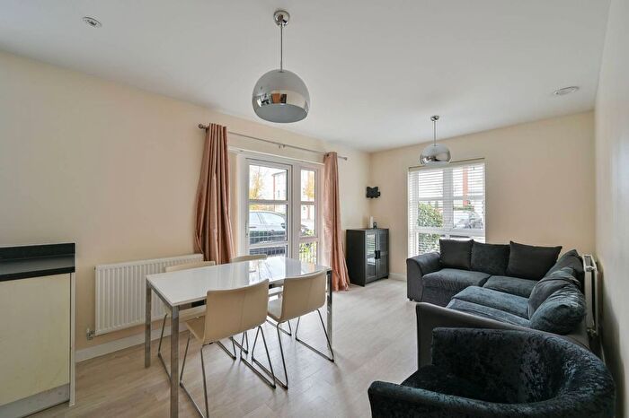 1 Bedroom Flat For Sale In Brickfield Road, Mitcham, CR4