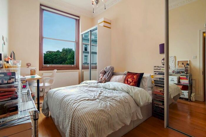 3 Bedroom Flat To Rent In Queens Gate Gardens, South Kensington, London, SW7