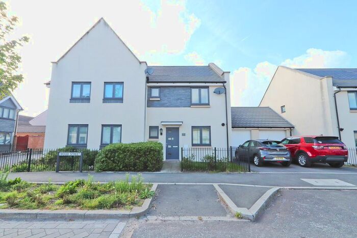 3 Bedroom Property To Rent In Wood Street, Bristol, BS34