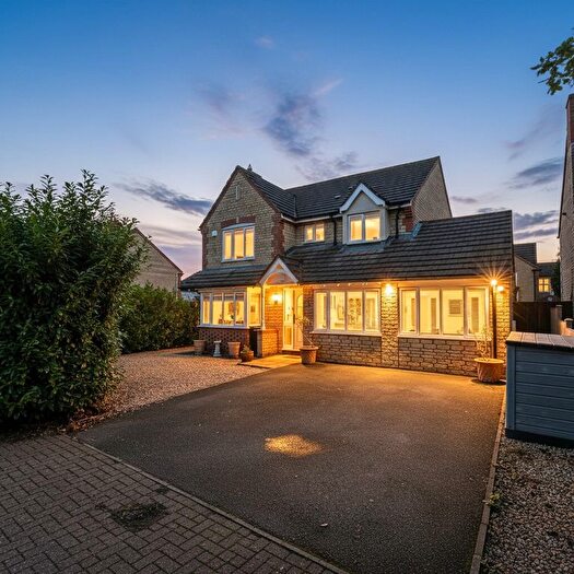 5 Bedroom Detached House For Sale In Lucerne Avenue, Bure Park, Bicester, OX26