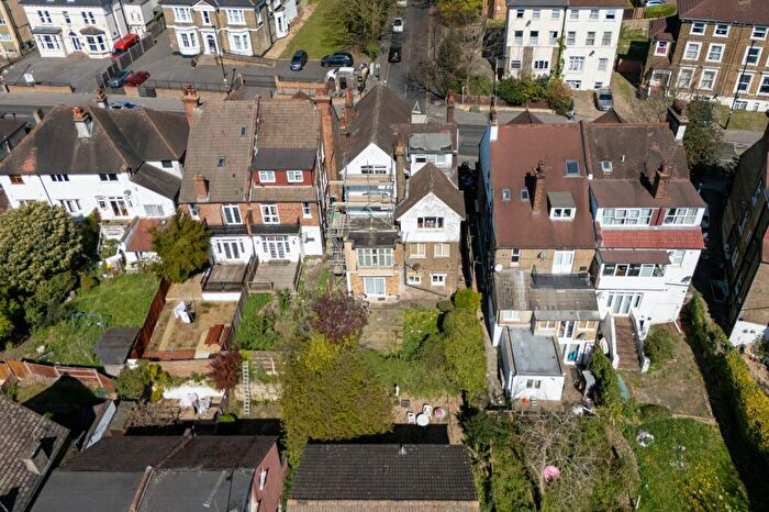 3 Bedroom Flat For Sale In Coombe Road, Croydon, CR0