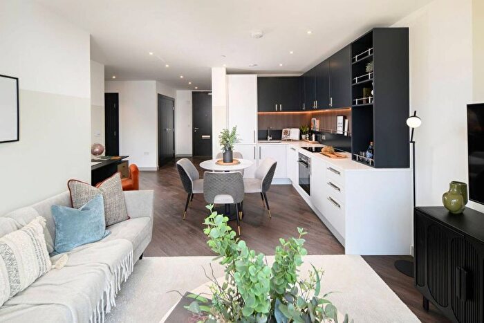 2 Bedroom Flat For Sale In Eden Grove, Staines, Surrey, TW18