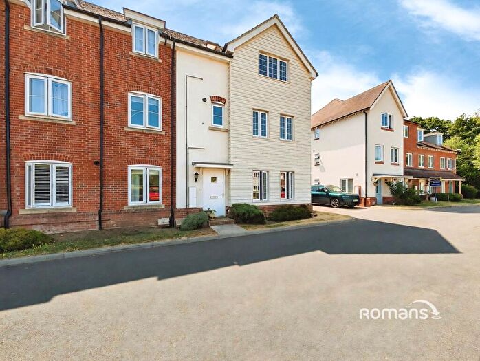 2 Bedroom Flat To Rent In Dahlia, Woodley, Reading, RG5