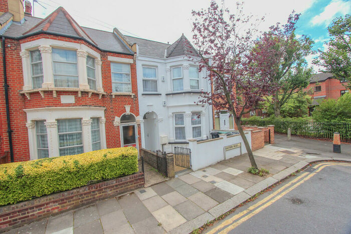 2 Bedroom Apartment To Rent In Eastern Road, Bounds Green, N22