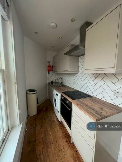 2 Bedroom Flat To Rent In Pier Street, Ventnor, PO38
