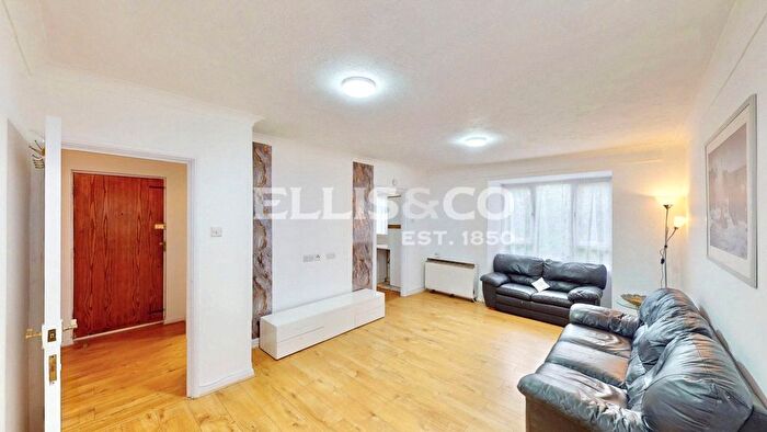 2 Bedroom Flat For Sale In Coraline Close, Southall, UB1