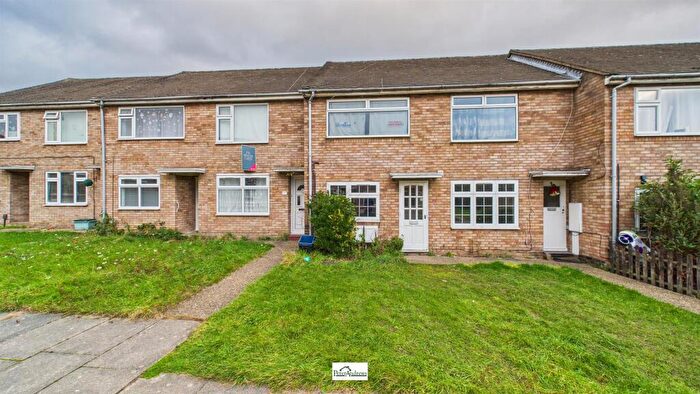 2 Bedroom Maisonette For Sale In Howell Close, Chadwell Heath, RM6