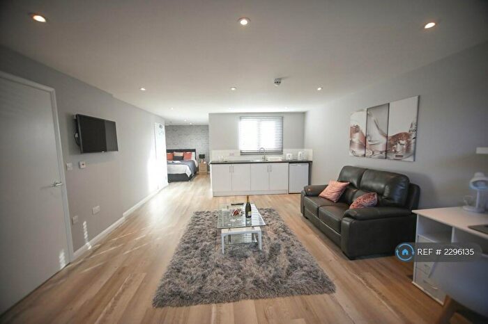 Studio To Rent In High Town Road, Luton, LU2