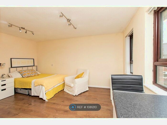 Studio To Rent In Honeysuckle Drive, Liverpool, L9