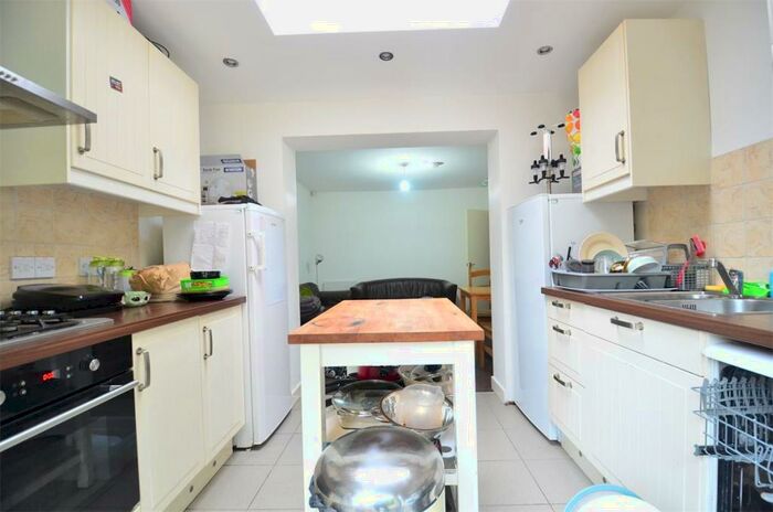 5 Bedroom Semi-Detached House To Rent In Selly Oak, Birmingham, B29