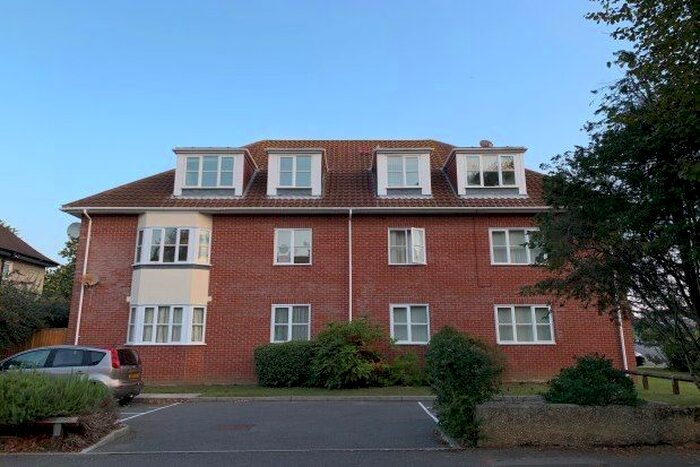2 Bedroom Flat To Rent In Crabton Close Road, Bournemouth, BH5