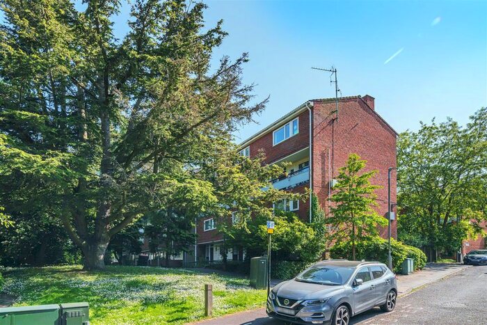 4 Bedroom Flat To Rent In Petersfield Rise, London, SW15