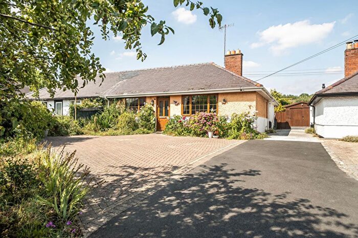3 Bedroom Semi-Detached Bungalow For Sale In Worcester Road, Pershore, WR10