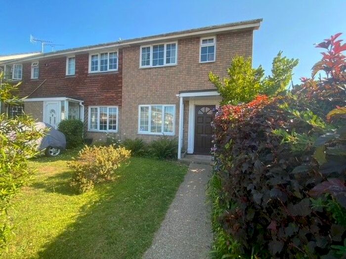 2 Bedroom Semi-Detached House To Rent In The Hartings, Bognor Regis, PO22