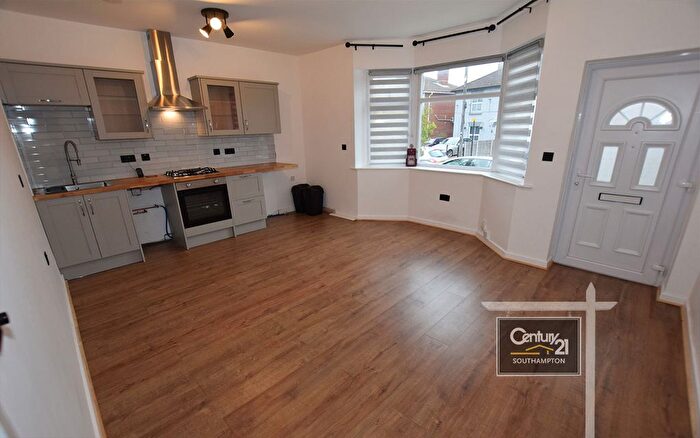 2 Bedroom Flat To Rent In |Ref: |, Bridge Road, Southampton, SO19