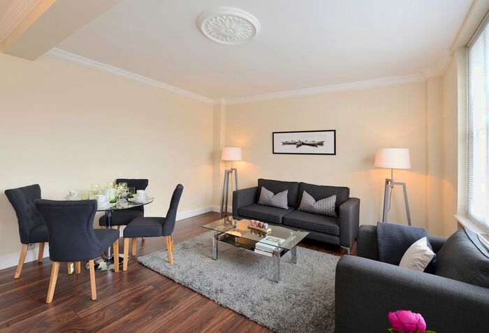 2 Bedroom Flat To Rent In Hill Street, Mayfair, London, W1J