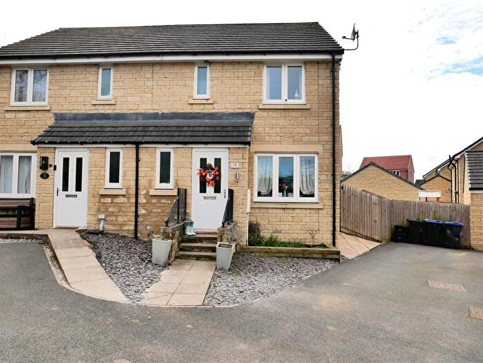 3 Bedroom Semi Detached House For Sale In Davy Drive, Calne, SN11