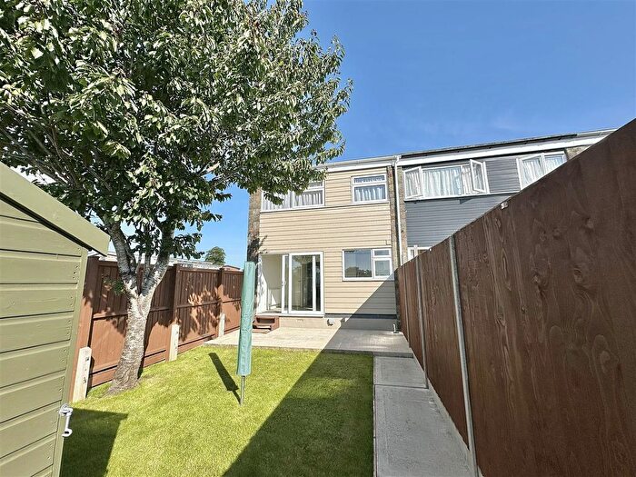 3 Bedroom End Of Terrace House For Sale In The Green, Cowes, PO31