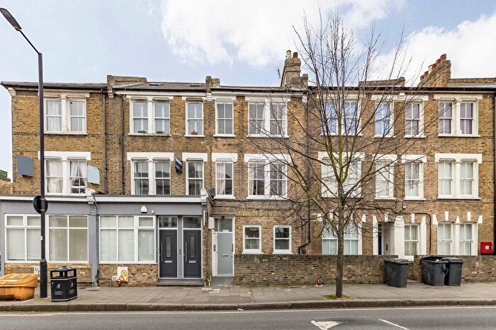3 Bedroom Flat To Rent In Landor Road, Stockwell, SW9