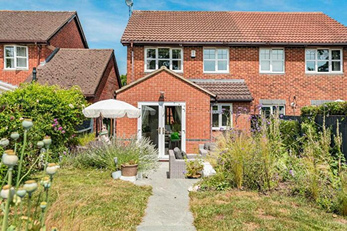 3 Bedroom Semi-Detached House For Sale In Fairfax Gate, Holton, OX33