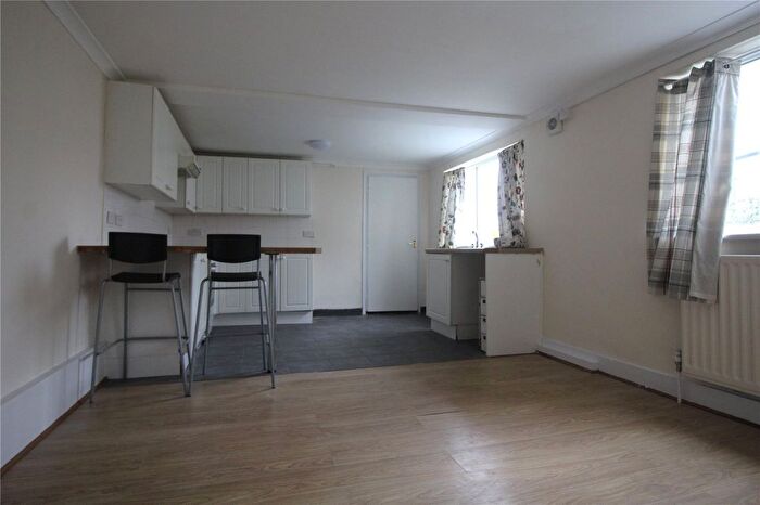 1 Bedroom Flat To Rent In Windmill Road, Gillingham, Kent, ME7