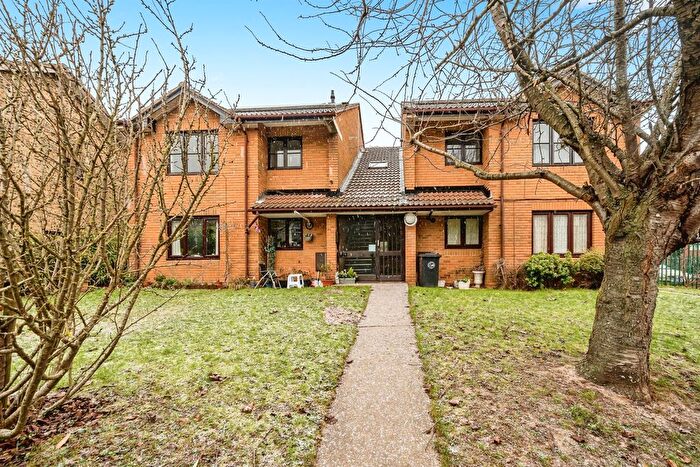 2 Bedroom Flat For Sale In Coulson Way, Burnham, Slough, SL1