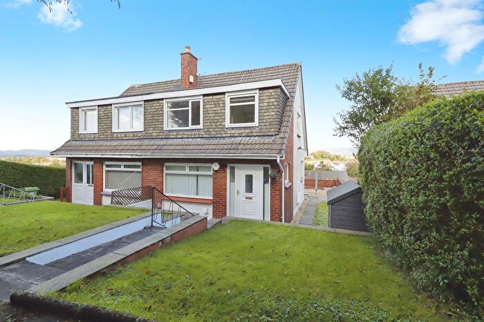 3 Bedroom Semi-detached House For Sale In Dene Walk, Bishopbriggs, Glasgow, G64