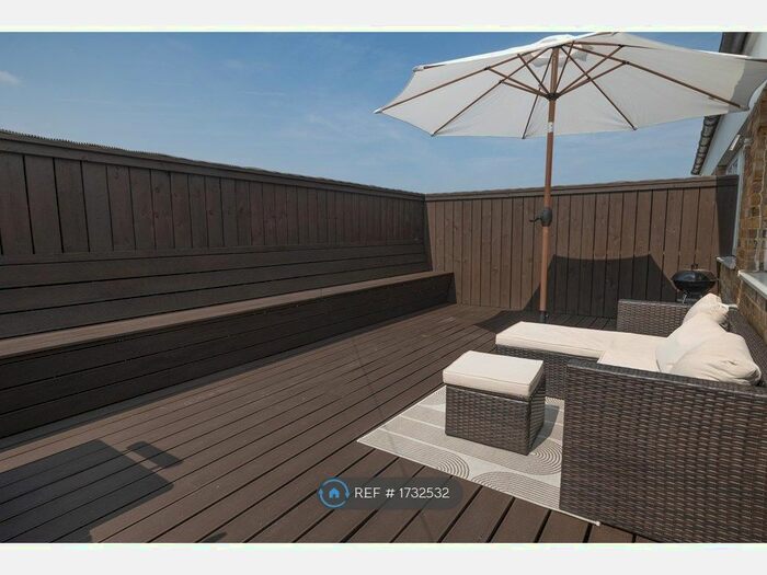 2 Bedroom Flat To Rent In Dales House, Teddington, TW11