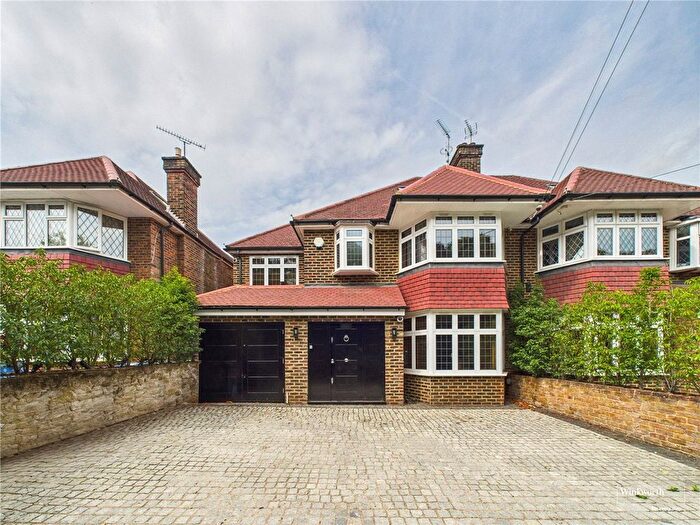 5 Bedroom Semi-Detached House To Rent In Salmon Street, Kingsbury, London, NW9