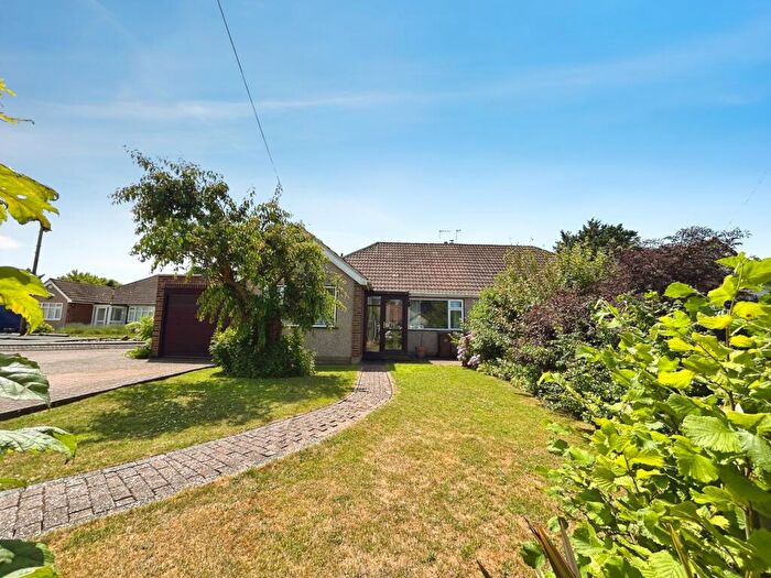 3 Bedroom Bungalow For Sale In Dene Drive, Longfield, Kent, DA3
