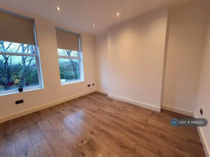 1 Bedroom Flat To Rent In Talbot Road, Manchester, M16
