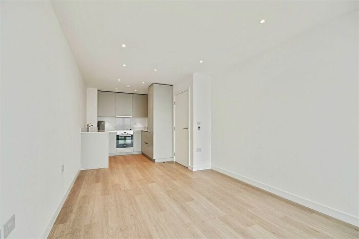 1 Bedroom Flat For Sale In Pinnacle Apartments, Saffron Central Square, Croydon, CR0
