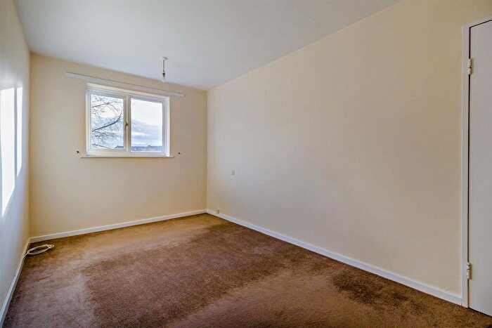 2 Bedroom Flat For Sale In Thornhill Road, Castleford, WF10
