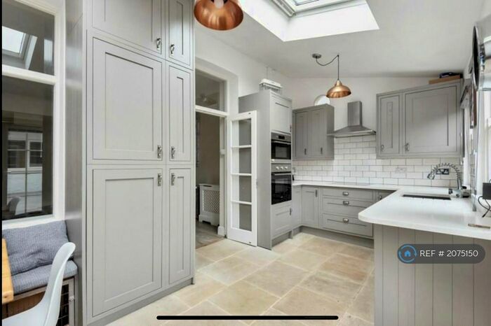 3 Bedroom Flat To Rent In Brondesbury Villas, London, NW6