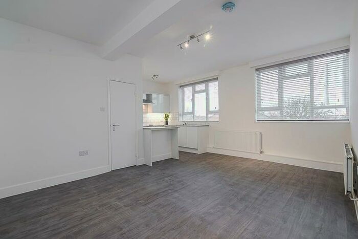 1 Bedroom Flat To Rent In Sheen Lane, SW14