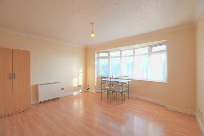 1 Bedroom Flat To Rent In Catherine Court, Springfield Drive, IG2