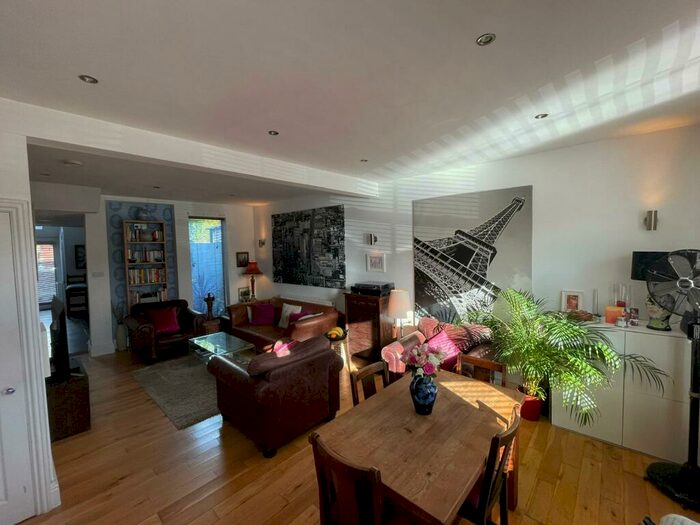 3 Bedroom House To Rent In Iestyn Street, Pontcanna, Cardiff, CF11