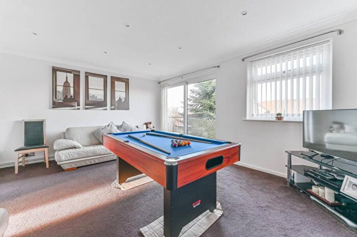 5 Bedroom Terraced House For Sale In Knighton Close, South Croydon, CR2